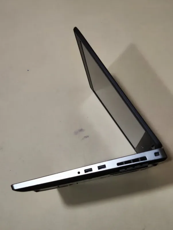 Мобільна робоча станція Dell Precision 7530 / 15,6" (3840x2160) IPS / Intel Xeon E-2186M (6 (12) ядер по 2,9 - 4,8 ГГц) / 32 ГБ DDR4 / 256 ГБ SSD / nVidia Quadro P3200, 6 ГБ GDDR5, 192-біт / WebCam б/в - зображення 4