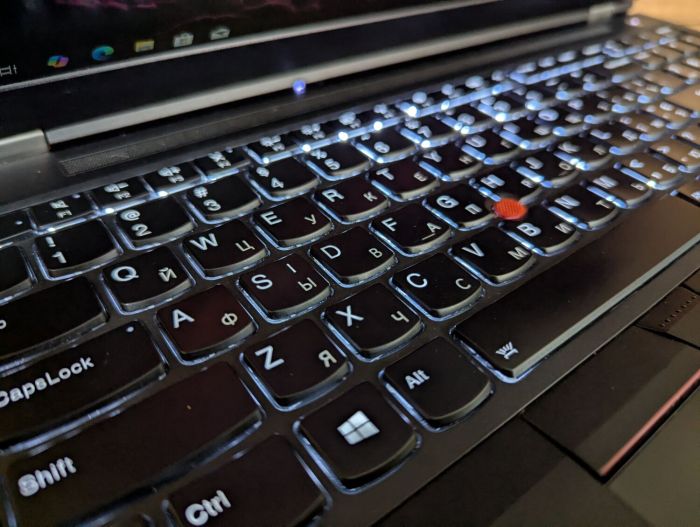 Мобільна робоча станція Lenovo ThinkPad P52 / 15.6" (1920x1080) IPS / Intel Xeon E-2176M (6 (12) ядер по 2.7 - 4.4 GHz) / 32 GB DDR4 / 512 GB SSD / nVidia Quadro P2000, 4 GB GDDR5, 128-bit / TouchID / WebCam / Windows 10 б/в - изображение 6