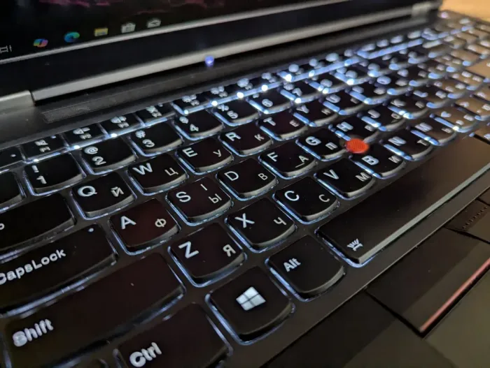 Мобільна робоча станція Lenovo ThinkPad P52 / 15.6" (1920x1080) IPS / Intel Xeon E-2176M (6 (12) ядер по 2.7 - 4.4 GHz) / 32 GB DDR4 / 512 GB SSD / nVidia Quadro P2000, 4 GB GDDR5, 128-bit / TouchID / WebCam / Windows 10 б/в - зображення 6