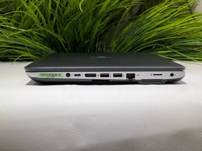 Ноутбук HP Probook 640 G3 / 14" (1920x1080) TN / Intel Core i3-7100U (2 (4) ядра по 2.4 GHz) / 8 GB DDR4 / 240 GB SSD / Intel HD Graphics 620 / WebCam / 3G б/в - зображення 3