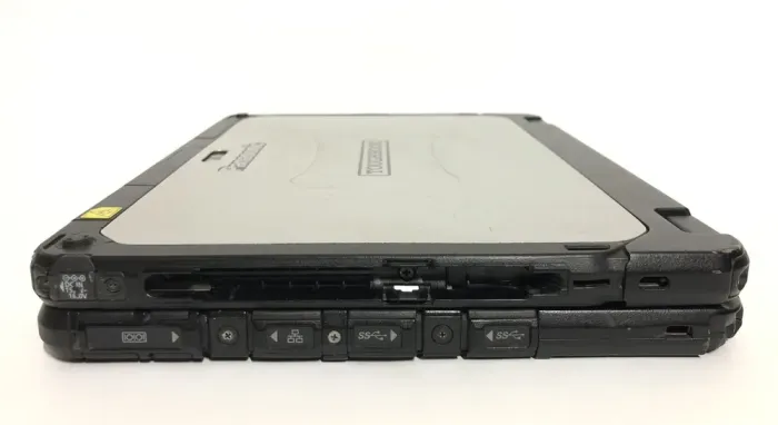 Захищений нетбук-трансформер Б-клас Panasonic Toughbook CF-20 MK2 / 10.1" (1920x1200) IPS Touch / Intel Core i5-7Y57 (2 (4) ядра по 1.2 - 3.3 GHz) / 8 GB DDR3 / 256 GB SSD / Intel HD Graphics 615 / WebCam / Win 10 Pro б/в - зображення 4