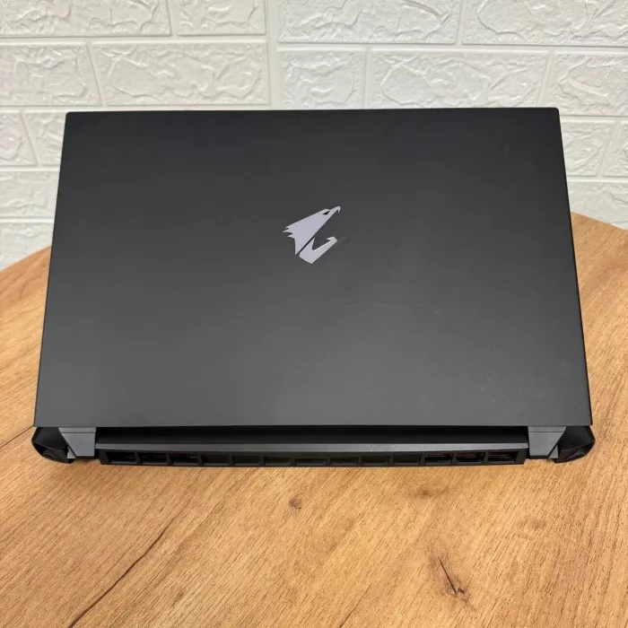 Ігровий ноутбук Б-клас Gigabyte Aorus 17G YD / 17.3" (1920x1080) IPS / Intel Core i7-11800H (8 (16) ядер по 2.3 - 4.6 GHz) / 32 GB DDR4 / 512 GB SSD / nVidia GeForce RTX 3080, 8 GB GDDR6, 256-bit / WebCam б/в - зображення 3