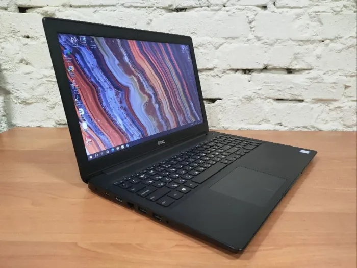 Ноутбук Dell Latitude 3500 / 15.6" (1920x1080) TN / Intel Core i5-8250U (4 (8) ядра по 1.6 - 3.4 GHz) / 16 GB DDR4 / 240 GB SSD / Intel UHD Graphics 620 / WebCam б/в - зображення 3