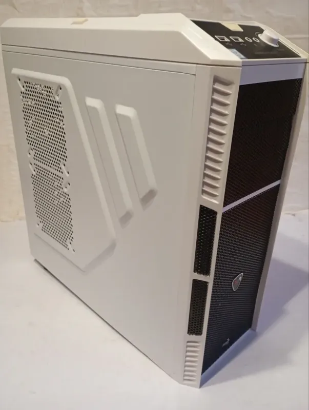 Ігровий ПК AeroCool X-Predator X1 Tower / Intel Core i7-6700 (4 (8) ядер 3,4 - 4,0 ГГц) / 16 ГБ DDR4 / 480 ГБ SSD + 2000 ГБ HDD / nVidia GeForce GTX 950 Strix, 2 ГБ GDDR5, 128-біт / 600 Вт б/в - зображення 3