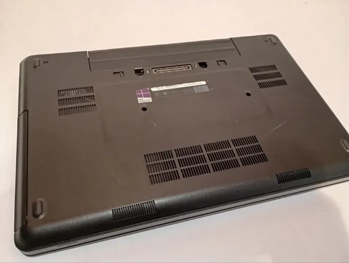 Ноутбук Б-клас Dell Latitude E5540 / 15.6" (1366x768) TN / Intel Core i5-4310U (2 (4) ядра по 2.0 - 3.0 GHz) / 8 GB DDR3 / 256 GB SSD / Intel HD Graphics 4400 / WebCam / DVD-RW б/в - зображення 7