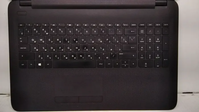 Ноутбук Б-клас HP 15-af130ur / 15.6" (1366x768) TN / AMD E1-6015 (2 ядра по 1.4 GHz) / 4 GB DDR3 / 500 GB HDD / AMD Radeon R2 Graphics / WebCam / DVD-ROM б/в - зображення 3