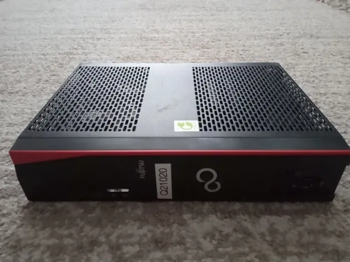 Неттоп Fujitsu Futro S920 USFF / AMD GX-415GA (4 ядра по 1.5 GHz) / 4 GB DDR3 / 32 GB SSD / AMD Radeon HD 8330E Graphics / Win 10 б/в - зображення 2