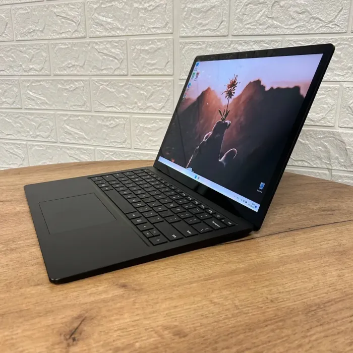 Ультрабук Microsoft Surface Laptop 5 / 13.5" (2256x1504) IPS / Intel Core i5-1245U (10 (12) ядер по 3.3 - 4.4 GHz) / 16 GB DDR4 / 512 GB SSD / Intel Iris Xe Graphics / WebCam б/в - зображення 5