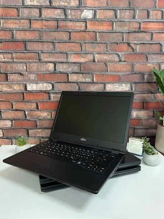 Ноутбук Fujitsu LifeBook E449 / 14" (1366x768) TN / Intel Core i3-7020U (2 (4) ядра по 2.3 GHz) / 8 GB DDR4 / 128 GB SSD M.2 / Intel UHD Graphics 620 / WebCam / Win 10 Pro б/в - зображення 8