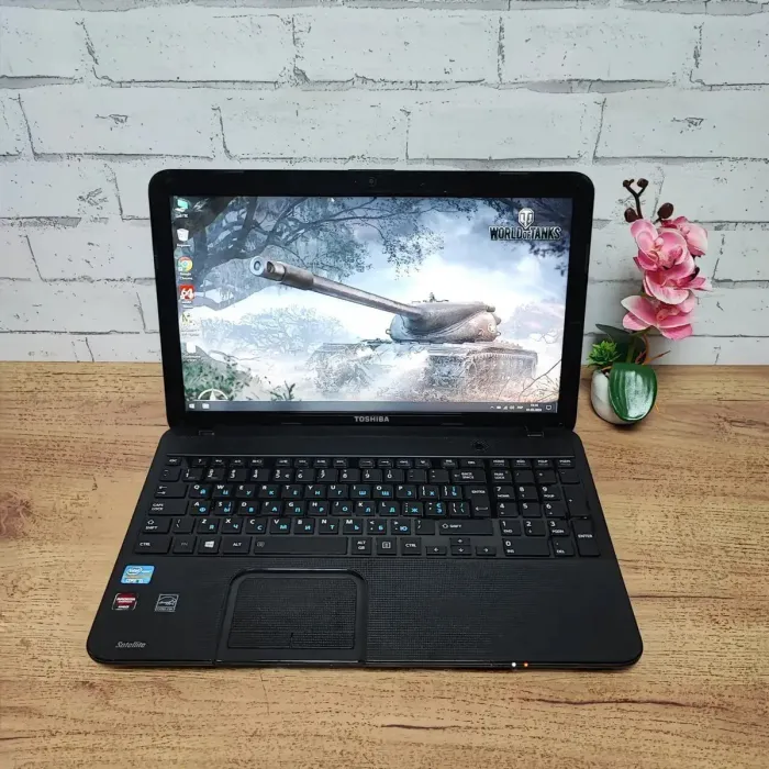 Ноутбук Toshiba Satellite C855-255 / 15.6" (1366x768) TN / Intel Core i5-3230M (2 (4) ядра по 2.6 - 3.2 GHz) / 8 GB DDR3 / 128 GB SSD / AMD Radeon HD 7610M, 1 GB GDDR3, 128-bit / WebCam / DVD-ROM б/в - зображення 2