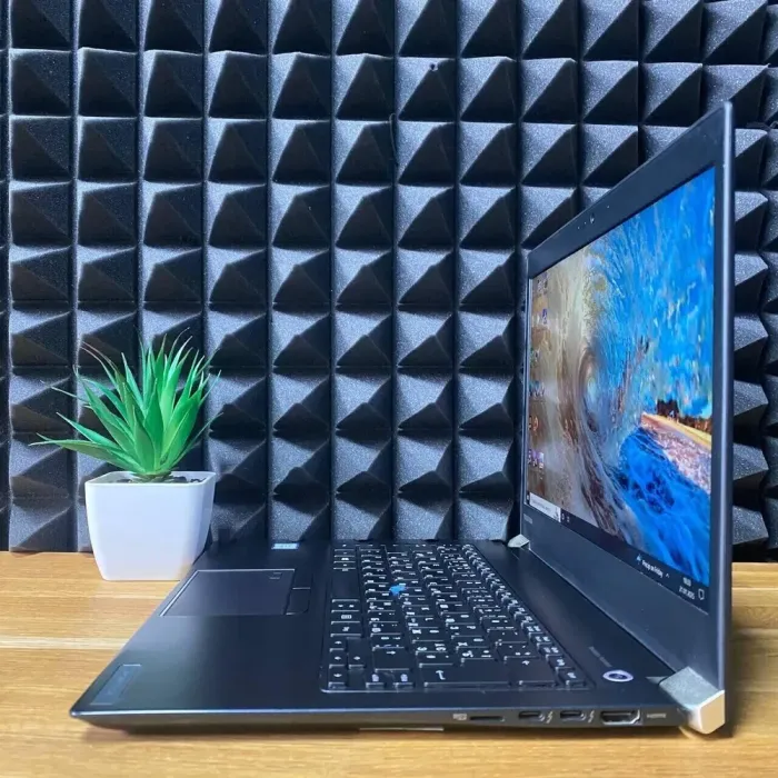 Ноутбук Toshiba Portege x30-d-162 / 13.3" (1920x1080) TN / Intel Core i5-7200U (2 (4) ядра по 2.5 - 3.1 GHz) / 8 GB DDR4 / 256 GB SSD / Intel HD Graphics 620 / WebCam б/в - зображення 6