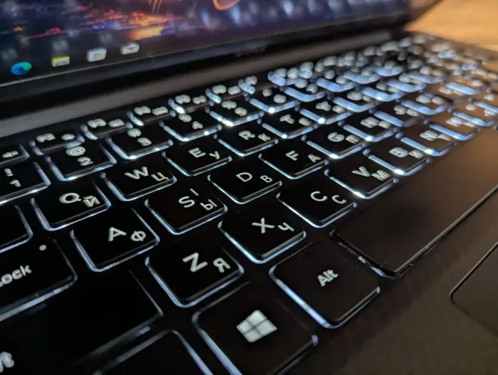 Ультрабук Dell XPS 13 9350 / 13.3" (1920x1080) IPS / Intel Core i5-6200U (2 (4) ядра по 2.3 - 2.8 GHz) / 4 GB DDR3 / 256 GB SSD / Intel HD Graphics 520 / Windows 10 б/в - зображення 6