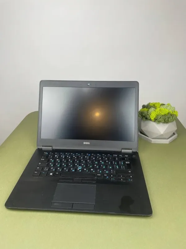 Ультрабук Dell Latitude E7470 / 14" (1920x1080) TN / Intel Core i5-6300U (2 (4) ядра по 2.4-3 GHz) / 16 GB DDR4 / 256 GB SSD / Intel HD Graphics 520 / WebCam / Win 10 б/в - зображення 2