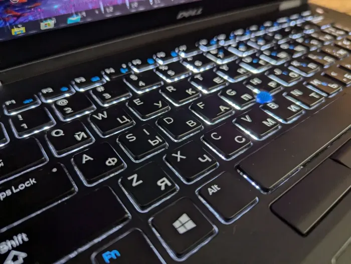 Ультрабук Dell Latitude E7470 / 14" (2560x1440) IPS Touch / Intel Core i7-6600U (2 (4) ядра по 2.6 - 3.4 GHz) / 8 GB DDR4 / 256 GB SSD / Intel HD Graphics 520 / WebCam / Fingerprint / Windows 10 б/в - зображення 6