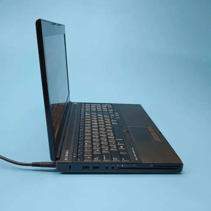 Мобільна робоча станція Б-клас Dell Precision M4800 / 15.6" (1920x1080) TN / Intel Core i7-4800MQ (4 (8) ядра по 2.7 - 3.7 GHz) / 16 GB DDR3 / 512 GB SSD / nVidia Quadro K2100M, 2 GB GDDR5, 128-bit / DVD-ROM / WebCam / Win 10 Pro б/в - зображення 4