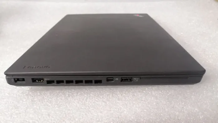 Ноутбук Lenovo ThinkPad / 14" TN / Core i5-6200U (2(4) ядра по 2.4-3 GHz) / 8GB DDR3 / 120GB SSD / HD Graphics 520 / WebCam б/в - зображення 4