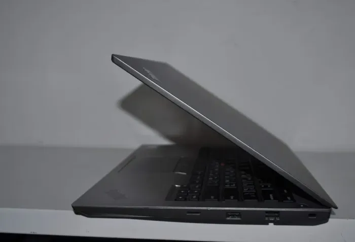 Ноутбук Lenovo ThinkPad E480 / 14" (1920x1080) IPS / Intel Core i5-7200U (2 (4) ядра по 2.5 - 3.1 GHz) / 16 GB DDR4 / 480 GB SSD / Intel UHD Graphics 620 / WebCam / Windows 11 Pro б/в - зображення 7