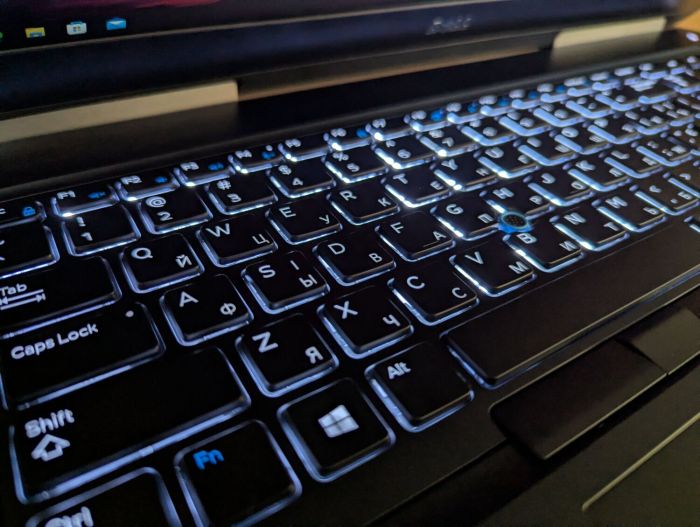 Мобільна робоча станція Dell Precision 7720 / 17,3" (1920x1080) IPS / Intel Core i7-7820HQ (4 (8) ядра по 2.9 - 3.9 GHz) / 32 GB DDR4 / 512 GB SSD / nVidia Quadro P4000, 8 GB GDDR5, 256-bit / Windows 10 б/в - зображення 6