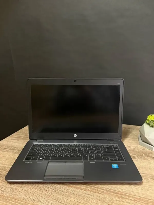 Ультрабук Б-клас HP EliteBook 840 G2 / 14" (1920x1080) TN / Intel Core i7-5600U (2 (4) ядра по 2.6 - 3.2 GHz) / 8 GB DDR3 / 256 GB SSD M.2 / Intel HD Graphics 5500 / WebCam / Win 10 б/в - зображення 2
