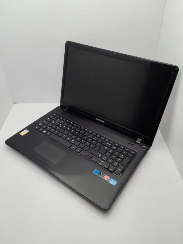 Ноутбук Samsung 350V / 17.3" (1600x900) TN / Intel Core i5-3210M (2 (4) ядра по 2.5 - 3.1 GHz) / 6 GB DDR3 / 500 GB HDD / AMD Radeon HD 7670M, 1 GB DDR3, 128-bit / WebCam б/в - зображення 4