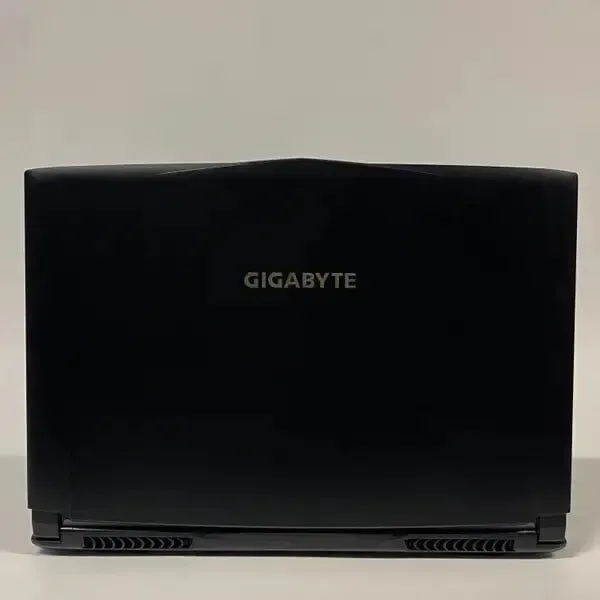 Ігровий ноутбук Б-клас Gigabyte P57 / 17.3" (1920x1080) IPS / Intel Core i7-6700HQ (4 (8) ядра по 2.6 - 3.5 GHz) / 16 GB DDR4 / 512 GB SSD / nVidia GeForce GTX 1070, 8 GB GDDR5, 256-bit / WebCam / HDMI б/в - зображення 10