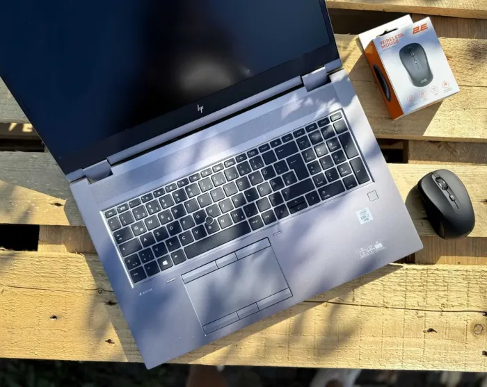 Мобільна робоча станція HP ZBook Fury 17 G7 / 17,3" (1920x1080) IPS / Intel Core i7-10850H (6 (12) ядер по 2,7 - 5,1 ГГц) / 32 ГБ DDR4 / 512 ГБ SSD M.2 / nVidia Quadro RTX 3000, 6 ГБ GDDR6, 192-біт / Веб-камера / Windows 10 Pro б/в - зображення 4