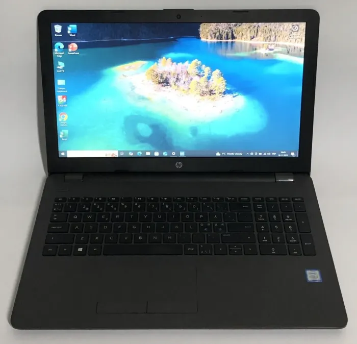 Ноутбук HP 250 G6 / 15.6" (1366x768) TN / Intel Core i3-7020U (2 (4) ядра по 2.3 GHz) / 8 GB DDR4 / 128 GB SSD / Intel HD Graphics 620 / WebCam / DVD-ROM / Win 10 Pro б/в - зображення 2