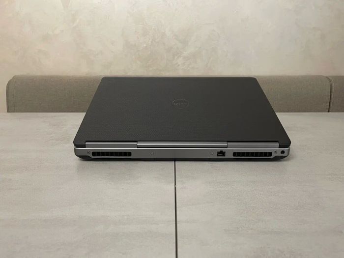 Мобільна робоча станція Dell Precision 7710 / 17.3" (1920x1080) IPS / Intel Core i7-6820HQ (4 (8) ядра по 2.7 - 3.6 GHz) / 16 GB DDR4 / 512 GB SSD M.2 + 500 GB HDD / nVidia Quadro M4000M, 4 GB GDDR5, 256-bit / WebCam / HDMI б/в - зображення 8