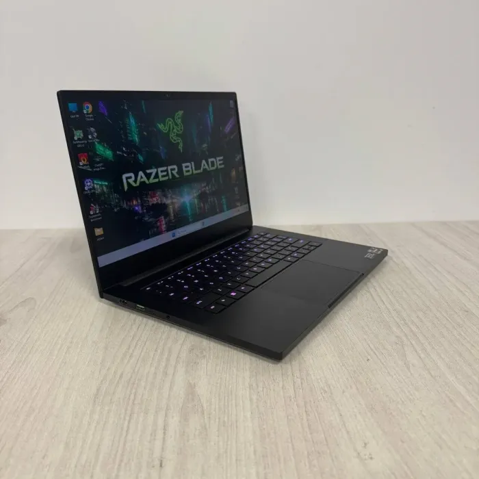 Ігровий ультрабук Razer Blade 14 RZ09-0427 / 14" (2560x1440) IPS / AMD Ryzen 9 6900HX (8 (16) ядер по 3,3 - 4,9 ГГц) / 16 ГБ DDR5 / 512 ГБ SSD NVMe / nVidia GeForce RTX 3080 Ti, 16 ГБ GDDR6, 256-біт / WebCam б/в - зображення 4