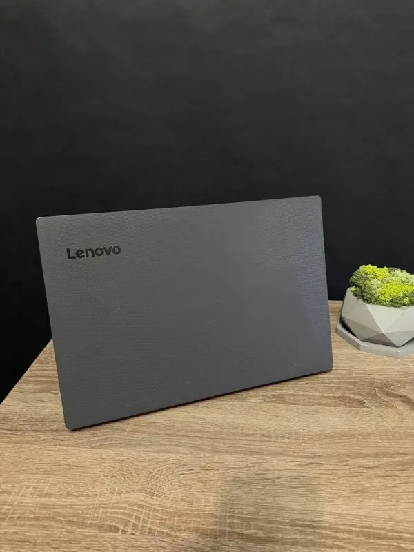 Ультрабук Б-клас Lenovo IdeaPad V130-15IKB / 15.6" (1366x768) TN / Intel Core i3-6006U (2 (4) ядра по 2.0 GHz) / 8 GB DDR4 / 256 GB SSD / Intel HD Graphics 520 / WebCam / Win 10 б/в - зображення 3