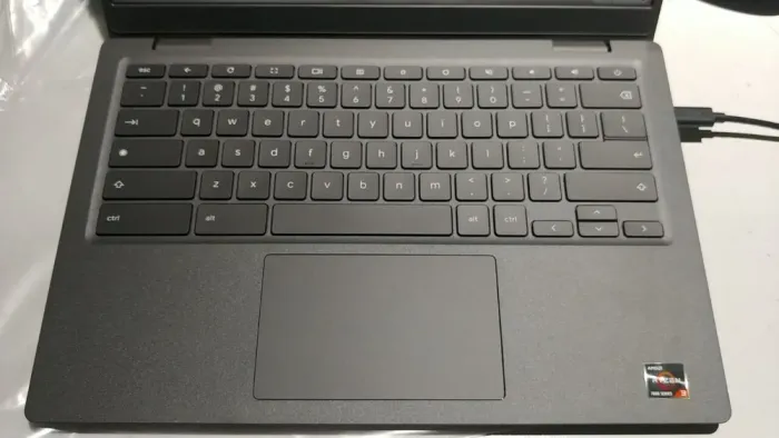 Ультрабук Dell Latitude 3445 / 14" (1920x1080) IPS / AMD Ryzen 3 7320C (4 (8) ядра по 2.4 - 4.1 GHz) / 8 GB DDR4 / 256 GB SSD / AMD Radeon 610M / WebCam / ChromeOS б/в - зображення 2