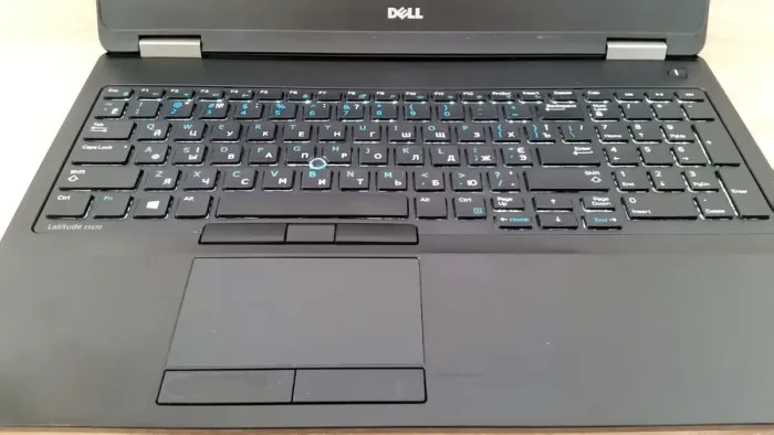 Ноутбук Б-класс Dell Latitude E5570 / 15.6" TN / Intel Core i3-6100U (2(4) ядра по 2.3GHz) / 8GB DDR4 / 128GB SSD M.2 + 500GB HDD / HD Graphics 520 / WebCam б/в - зображення 4