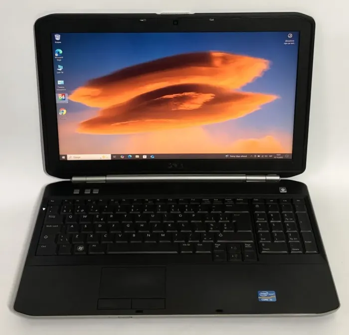 Ноутбук Dell Latitude E5520 / 15.6" (1920x1080) TN / Intel Core i5-2520M (2 (4) ядра по 2.5 - 3.2 GHz) / 8 GB DDR3 / 500 GB HDD / Intel HD Graphics 3000 / WebCam / DVD-ROM б/в - зображення 2