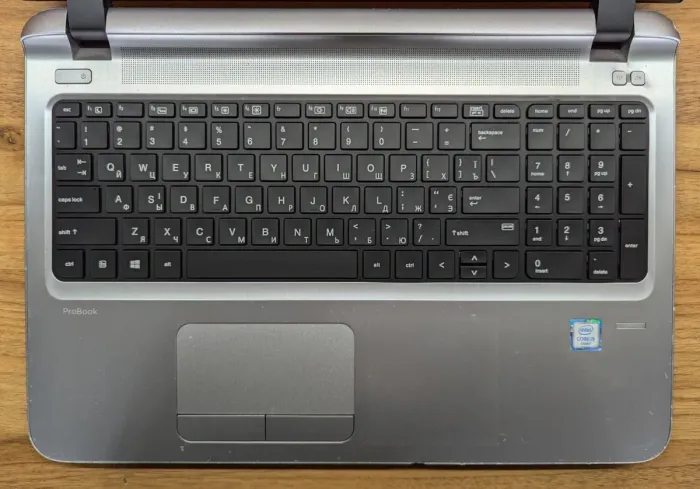 Ноутбук Б-клас HP ProBook 450 G3 / 15.6" (1366x768) TN / Intel Core i5-6200U (2 (4) ядра по 2.3 - 2.8 GHz) / 8 GB DDR3 / 256 GB SSD / AMD Radeon R7 M340, 2 GB DDR3, 64-bit / WebCam / Fingerprint / Windows 10 б/в - зображення 3