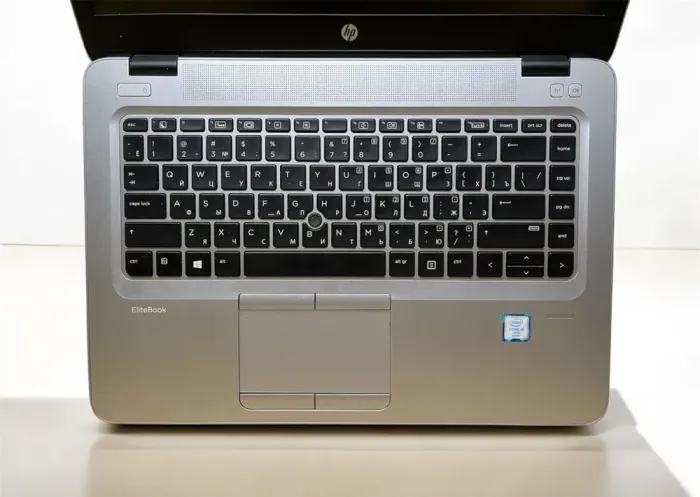 Ноутбук HP EliteBook 840 G3 / 14" (1920x1080) TN / Intel Core i5-6300U (2 (4) ядра по 2.4 - 3.0 GHz) / 8 GB DDR4 / 120 GB SSD / Intel HD Graphics 520 / WebCam / АКБ не тримає б/в - зображення 3