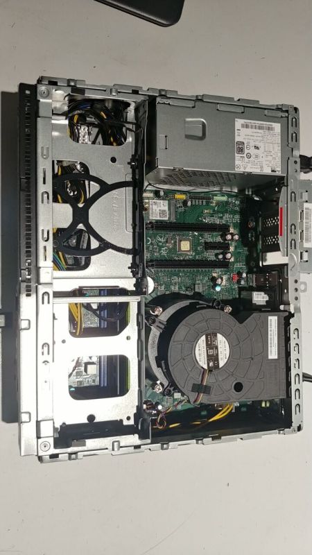 Комп'ютер класу B Lenovo ThinkStation P340 SFF / Intel Xeon W-1250 (6 (12) ядер по 3,3 - 4,7 ГГц) / 16 ГБ DDR4 / 256 ГБ SSD / Intel UHD Graphics P630 / COM-порт / DisplayPort б/в - зображення 12