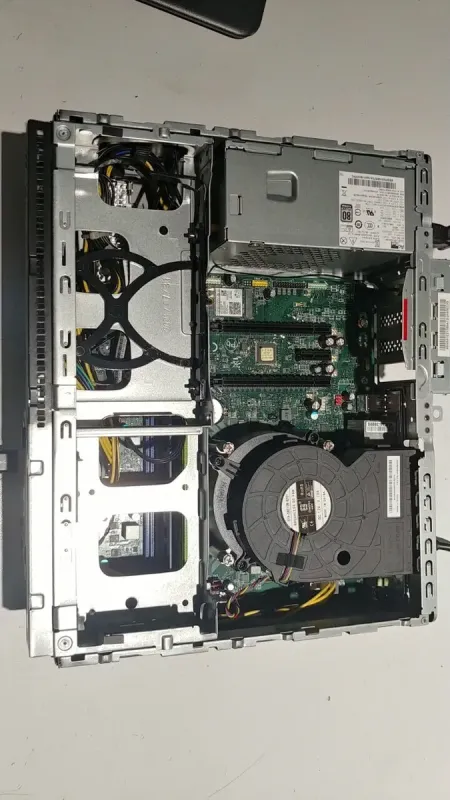 Комп'ютер класу B Lenovo ThinkStation P340 SFF / Intel Xeon W-1250 (6 (12) ядер по 3,3 - 4,7 ГГц) / 16 ГБ DDR4 / 256 ГБ SSD / Intel UHD Graphics P630 / COM-порт / DisplayPort б/в - зображення 12