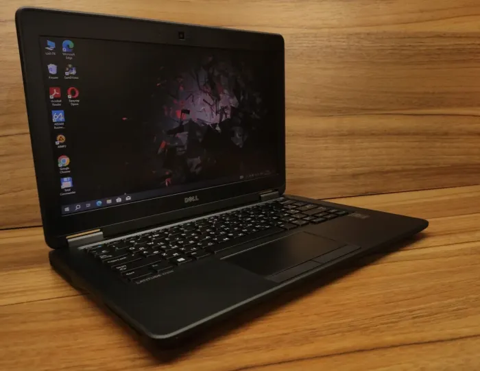 Нетбук Dell Latitude E7250 / 12.5" (1366x768) TN / Intel Core i5-5300U (2 (4) ядра по 2.3 - 2.9 GHz) / 8 GB DDR3 / 256 GB SSD / Intel HD Graphics 5500 / WebCam б/в - зображення 4