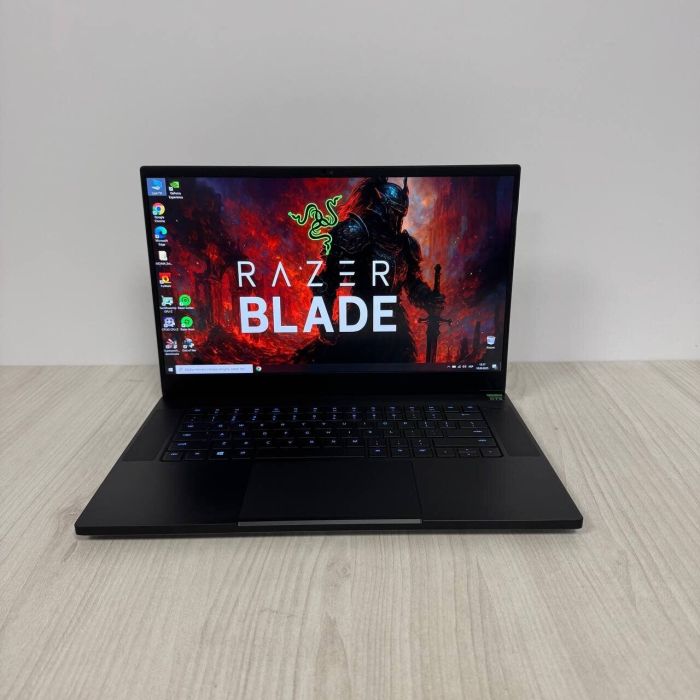 Ігровий ноутбук Б-клас Razer Blade 15 RZ09-0409 / 15.6" (1920x1080) IPS / Intel Core i7-10875H (8 (16) ядер по 2.3 - 5.1 GHz) / 16 GB DDR4 / 1000 GB SSD NVMe / nVidia GeForce RTX 2080 Super Max-Q, 8 GB GDDR6, 256-bit / WebCam б/в - зображення 2