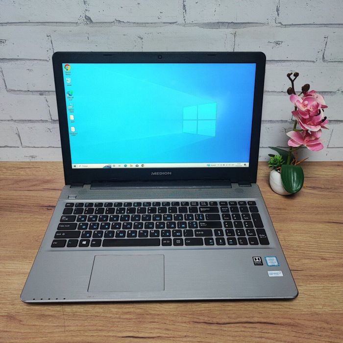 Ноутбук Б-клас Medion Akoya E6424 / 15.6" (1920x1080) TN / Intel Core i5-6267U (2 (4) ядра по 2.9 - 3.3 GHz) / 12 GB DDR3 / 128 GB SSD + 1000 GB HDD / Intel Iris Graphics 550 / WebCam б/в - зображення 2