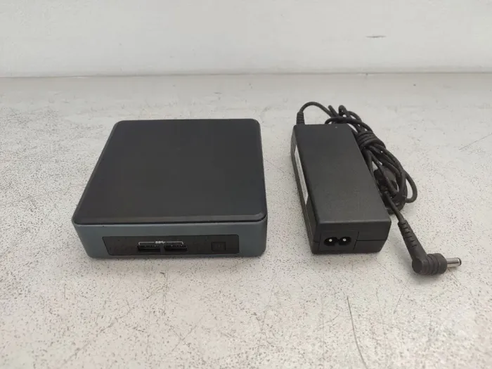 Неттоп Intel NUC (NUC7I3DNK) USFF / Intel Core i3-7100U (2 (4) ядра по 2.4 GHz) / 8 GB DDR4 / 128 GB SSD / Intel HD Graphics 620 / Wi-Fi / Bluetooth б/в - зображення 5