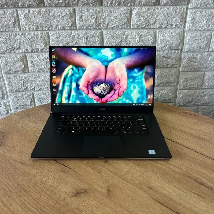 Мобільна робоча станція Dell Precision 5520 / 15.6" (1920x1080) IPS / Intel Core i7-6820HQ (4 (8) ядра по 2.7 - 3.6 GHz) / 16 GB DDR4 / 512 GB SSD / nVidia Quadro M1200, 4 GB GDDR5, 128-bit / WebCam б/в - зображення 2