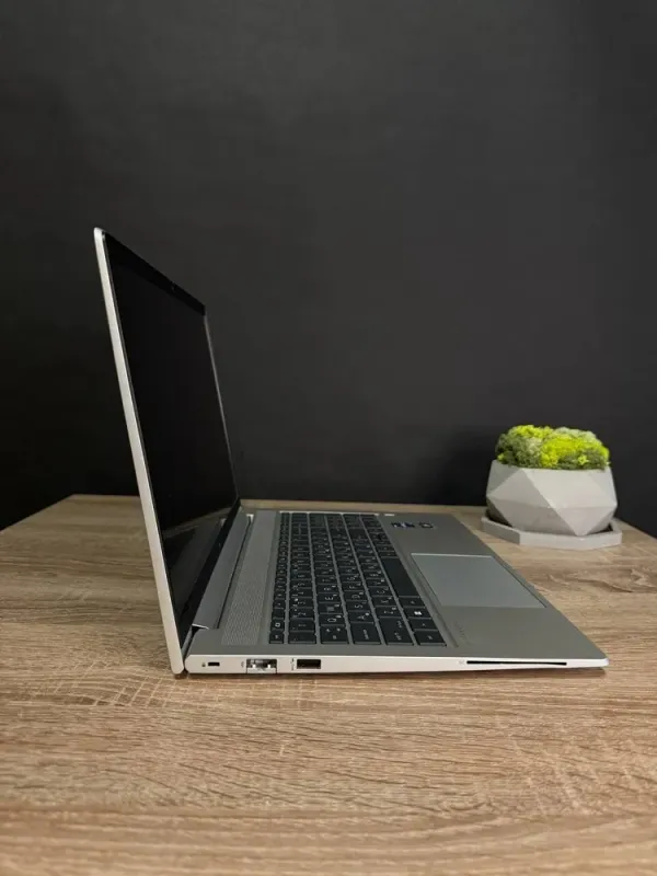 Ультрабук HP EliteBook 650 G9 / 15.6" (1920x1080) IPS / Intel Core i5-1245U (10 (12) ядер 3.3 - 4.4 GHz) / 16 GB DDR4 / 256 GB SSD M.2 / Intel Iris Xe Graphics / WebCam / Win 11 б/в - зображення 4