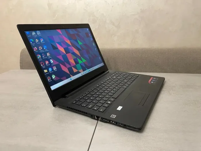 Ноутбук Lenovo IdeaPad 100-15IBD / 15.6" (1366x768) TN / Intel Core i5-4288U (2 (4) ядра по 2.6 - 3.1 GHz) / 8 GB DDR3 / 256 GB SSD / Intel Iris Graphics 5100 / WebCam / HDMI б/в - зображення 4