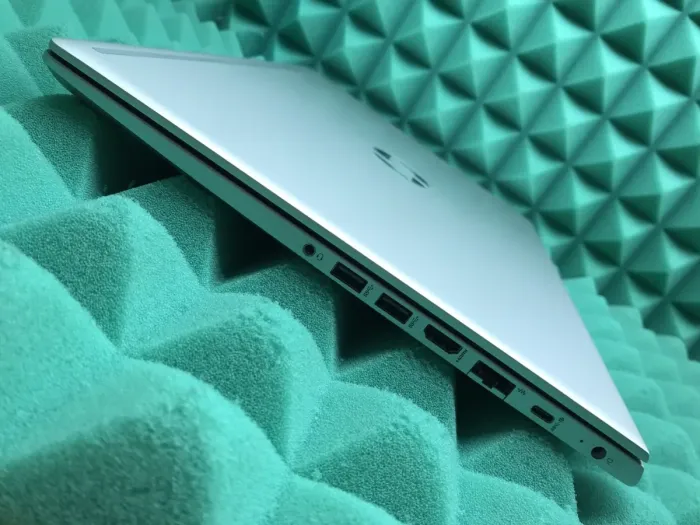 Ноутбук Б-класс HP ProBook 450 G6 / 15.6" TN / Core i3-8145U (2(4) ядра по 2.1-3.9 GHz) / 8GB DDR4 / 250GB SSD / UHD Graphics 620 / WebCam / USB 3.1 / HDMI б/в - зображення 6