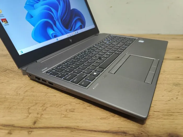 Мобільна робоча станція HP ZBook 15 G5 / 15.6" (1920x1080) IPS / Intel Core i7-8850H (6 (12) ядер по 2.6 - 4.3 GHz) / 32 GB DDR4 / 500 GB SSD / nVidia Quadro P1000, 4 GB GDDR5, 256-bit / WebCam / TouchID / Windows 10 Pro б/в - зображення 6