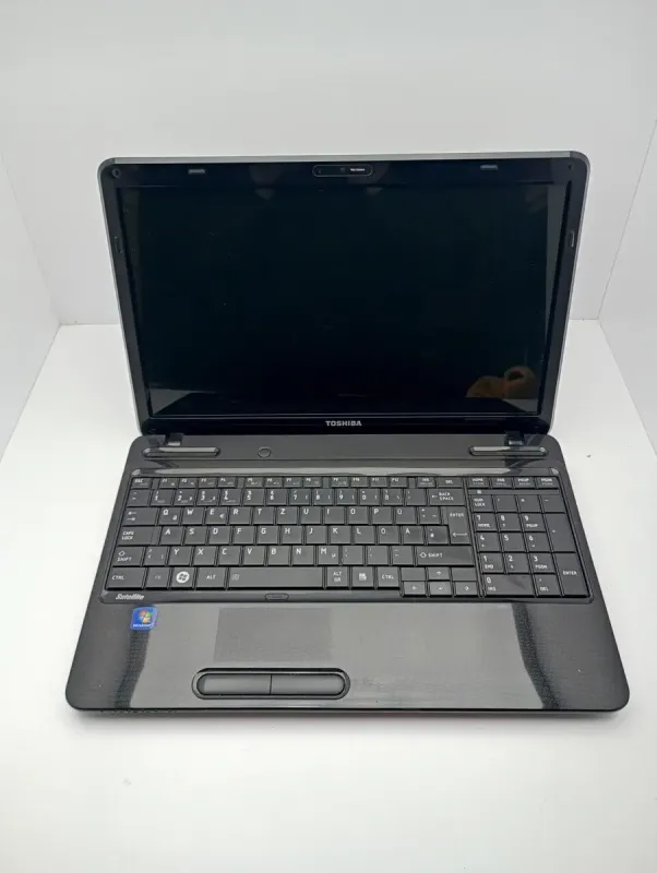 Ноутбук Toshiba Satellite L650 / 15.6" (1366x768) TN / Intel Core i3-380M (2 (4) ядра по 2.53 GHz) / 6 GB DDR3 / 750 GB HDD / Intel HD Graphics / WebCam б/в - зображення 2