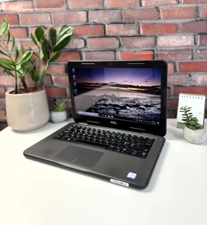 Ноутбук Dell Latitude 3310 / 13.3" (1920x1080) IPS Touch / Intel Core i3-8145U (2 (4) ядра по 2.1 - 3.9 GHz) / 8 GB DDR4 / 128 GB SSD / Intel UHD Graphics / WebCam б/в - зображення 3