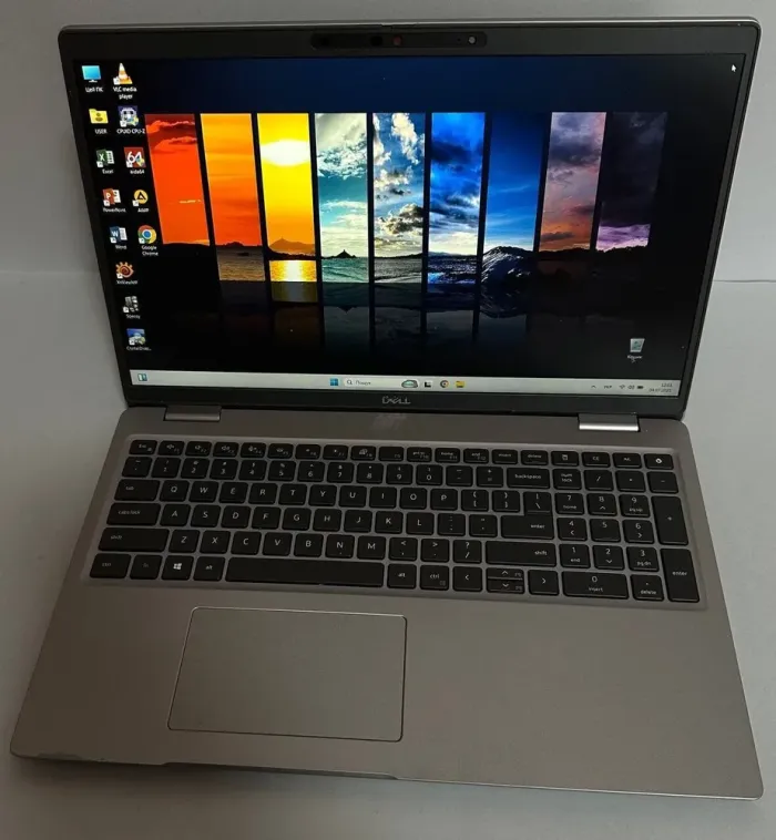 Ультрабук Б-клас Dell Latitude 5520 / 15.6" (1920x1080) IPS / Intel Core i5-1145G7 (4 (8) ядра по 2.6 - 4.4 GHz) / 16 GB DDR4 / 256 GB SSD / Intel Iris Xe Graphics / WebCam / Win 11 Pro б/в - зображення 2