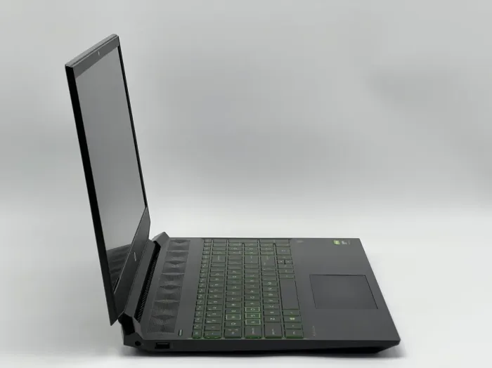 Ігровий ноутбук Б-класу HP Pavilion Gaming 15-ec0013dx / 15,6" (1920x1080) IPS / AMD Ryzen 5 3550H (4 (8) ядер по 2,1 - 3,7 ГГц) / 16 ГБ DDR4 / 960 ГБ SSD NVMe / nVidia GeForce GTX 1050, 3 ГБ GDDR5, 96-біт / Веб-камера б/в - зображення 3